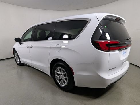 New 2026 Chrysler Pacifica Select FWD image 6
