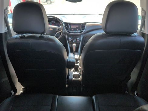 Used 2020 Chevrolet Trax LT w/ LT Convenience Package AWD/4WD image 14
