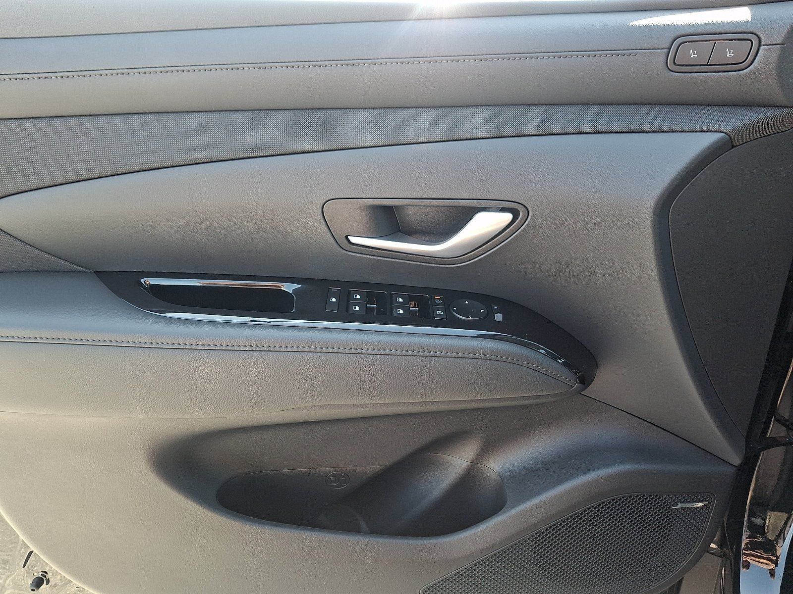 Certified 2025 Hyundai Tucson Limited AWD/4WD image 13