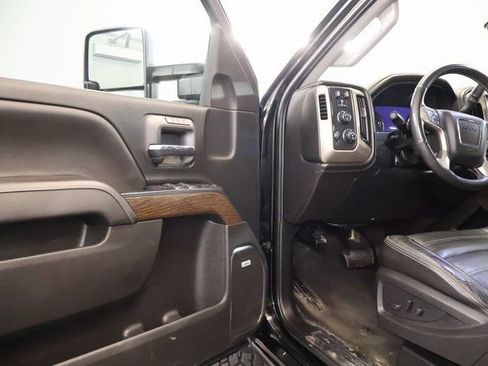 Used 2017 GMC Sierra 2500 Denali w/ Duramax Plus Package image 10