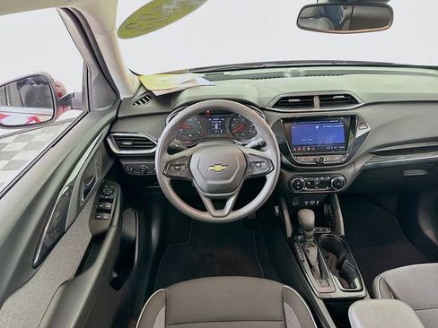 Used 2023 Chevrolet TrailBlazer LT w/ Convenience Package FWD image 28