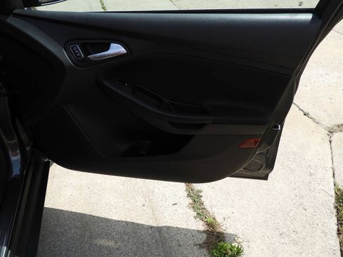 Used 2017 Ford Focus SE FWD image 33
