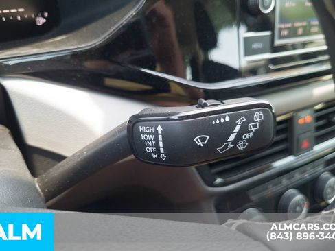 Used 2024 Volkswagen Taos S FWD image 29