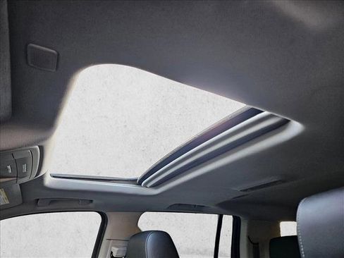 Used 2020 Chevrolet Suburban LT image 15