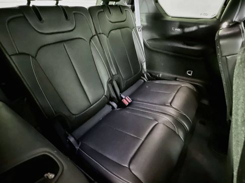 Used 2024 Jeep Grand Cherokee L Limited AWD/4WD image 34