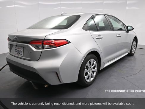 Used 2023 Toyota Corolla LE image 3