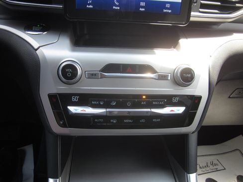 Used 2020 Ford Explorer XLT w/ Equipment Group 202A AWD/4WD image 18