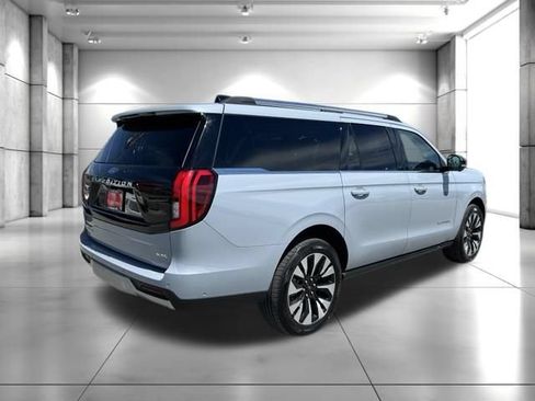 Used 2025 Ford Expedition Max Platinum w/ Driver's Package AWD/4WD image 8