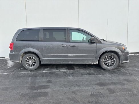 Used 2015 Dodge Grand Caravan SE w/ Quick Order Package 29E SE image 2