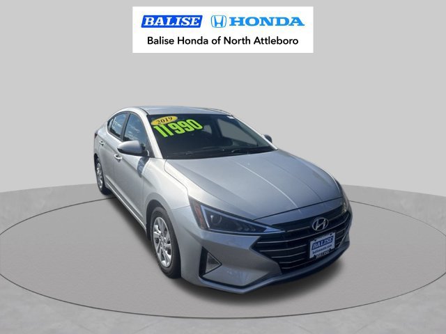 Used 2019 Hyundai Elantra SE w/ Cargo Package FWD image 3