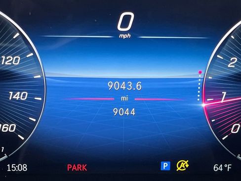 Used 2024 Mercedes-Benz GLC 300 4MATIC image 13