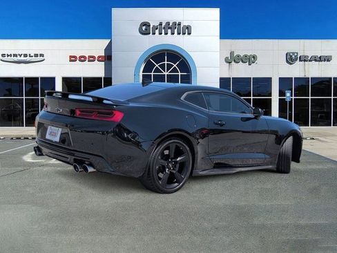 Used 2018 Chevrolet Camaro SS RWD image 4
