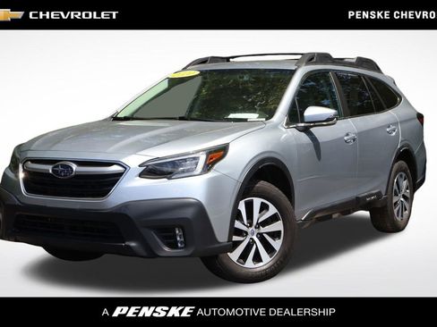 Used 2020 Subaru Outback Premium AWD/4WD image 1