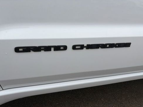 Used 2018 Jeep Grand Cherokee Altitude AWD/4WD image 22