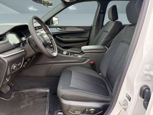 New 2026 Jeep Grand Cherokee Laredo RWD image 5