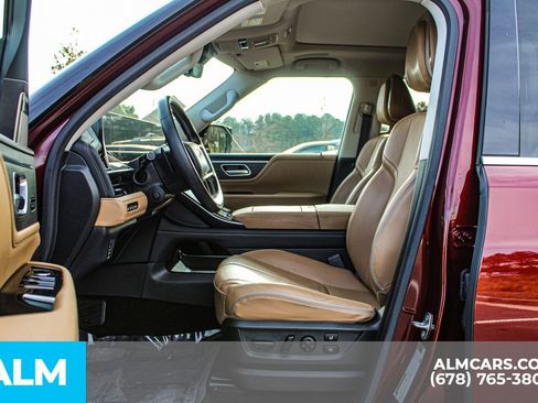 Used 2025 INFINITI QX80 Sensory image 17