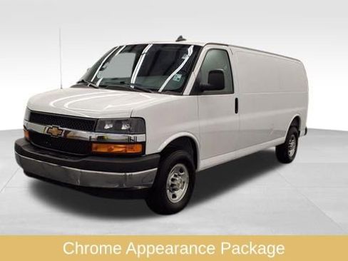 Used 2025 Chevrolet Express 3500 Extended w/ Driver Convenience Package image 4