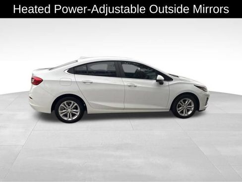 Used 2019 Chevrolet Cruze LT w/ Convenience Package FWD image 9