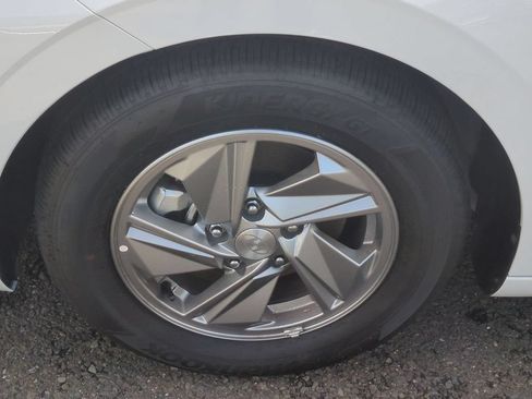 Certified 2026 Hyundai Elantra SE FWD image 9