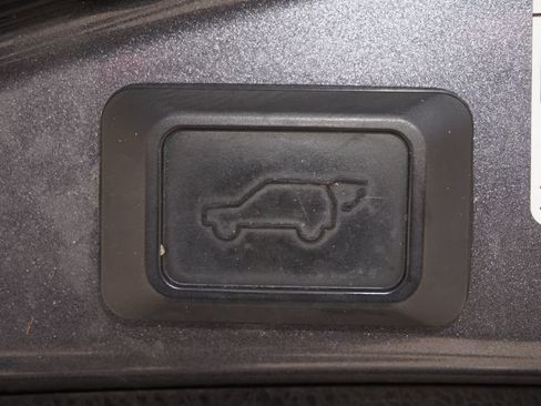 Used 2018 Toyota RAV4 XLE FWD image 10