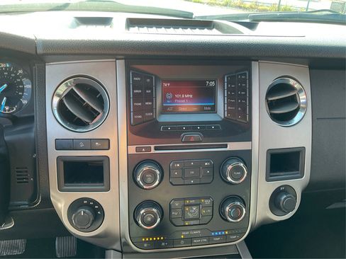 Used 2016 Ford Expedition XLT image 13