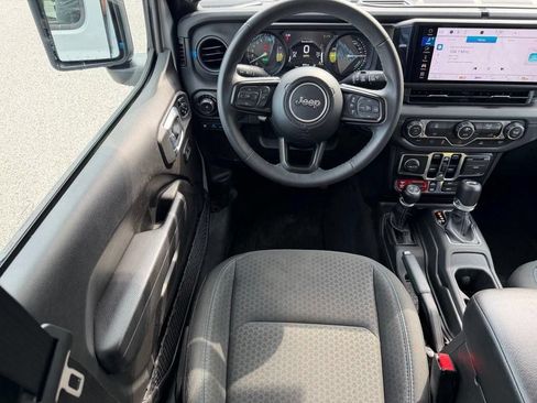 Used 2024 Jeep Wrangler Unlimited Rubicon 4xe AWD/4WD image 11