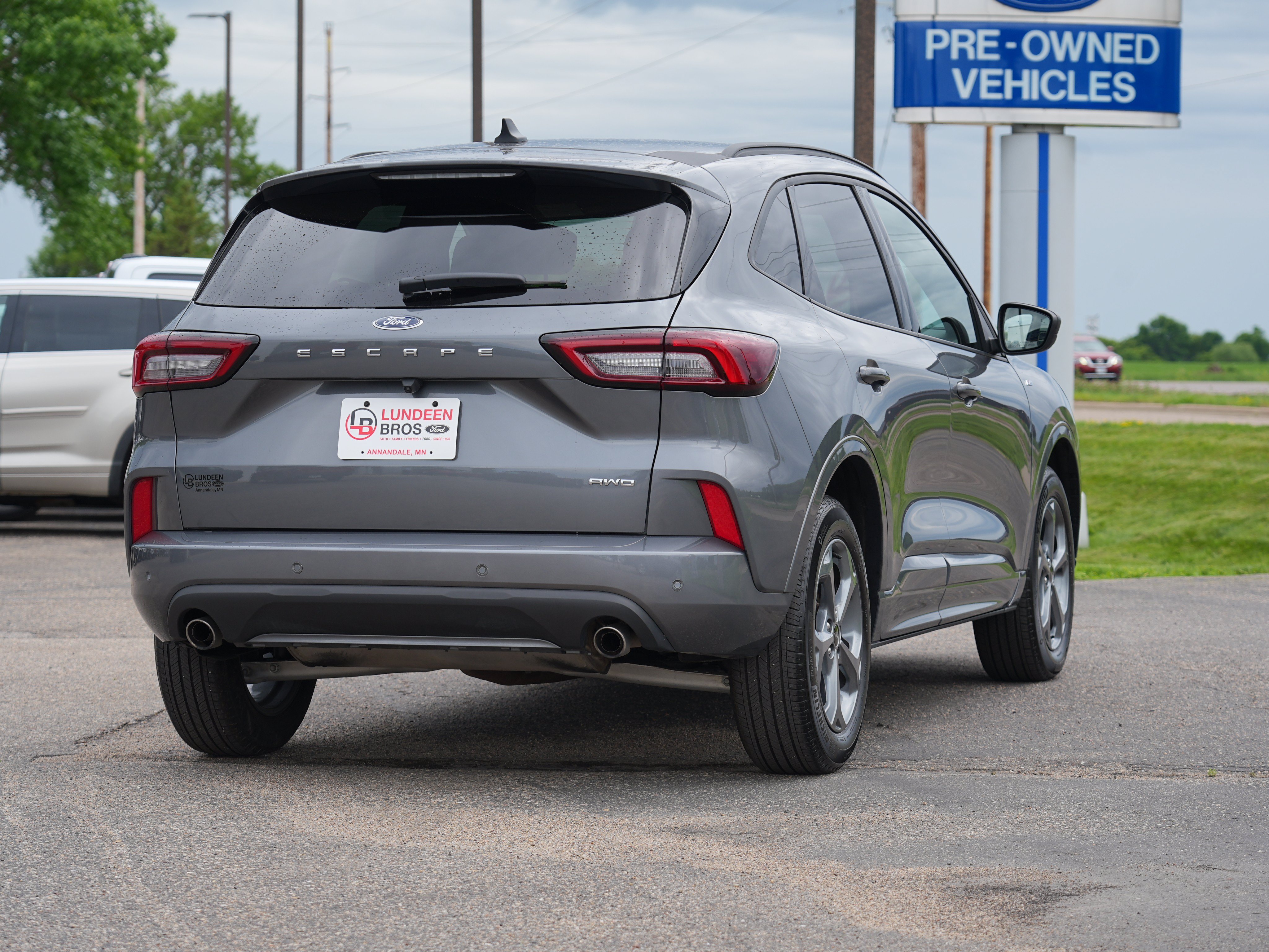 Used 2024 Ford Escape ST-Line w/ Tech Pack #1 AWD/4WD image 3