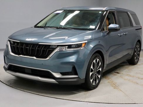 Used 2023 Kia Carnival EX FWD image 7