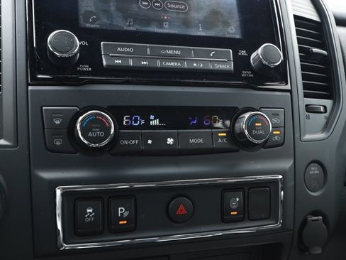 Used 2024 Nissan Titan SV w/ SV Convenience Package RWD image 18