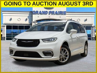 Used 2021 Chrysler Pacifica Touring-L w/ Uconnect Theater Family Group