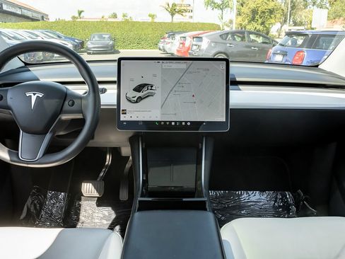 Used 2020 Tesla Model Y Long Range AWD/4WD image 17