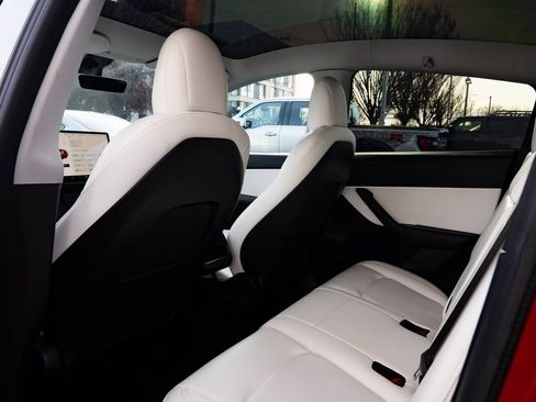 Used 2021 Tesla Model Y Long Range image 18