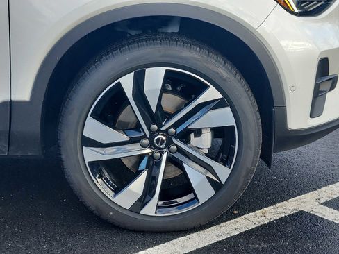 Used 2025 Volvo XC40 B5 Ultra w/ Protection Package Premier image 8