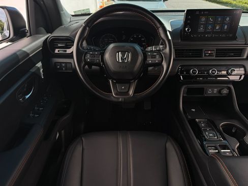 Certified 2025 Honda Pilot TrailSport image 16