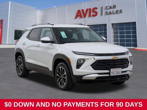 Used 2025 Chevrolet TrailBlazer LT AWD/4WD image 3