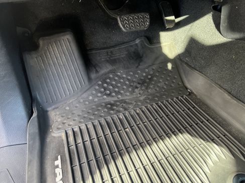 Used 2021 Toyota Tacoma TRD Off-Road image 17