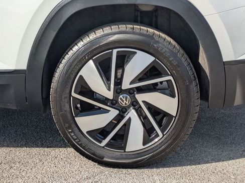 Used 2025 Volkswagen Atlas SE image 13