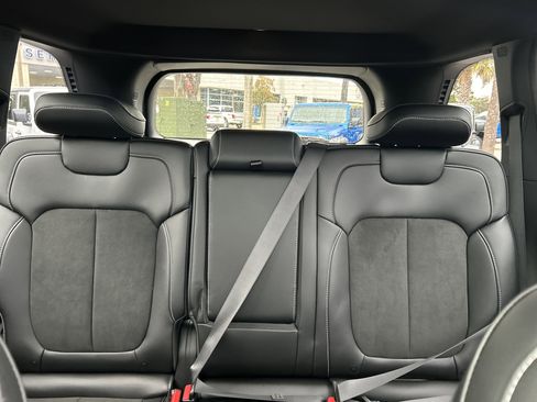 New 2025 Jeep Grand Cherokee Altitude image 18