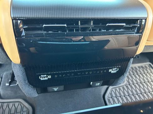 Used 2024 Jeep Grand Wagoneer Series III w/ Rear Seat Video Group 1 AWD/4WD image 51