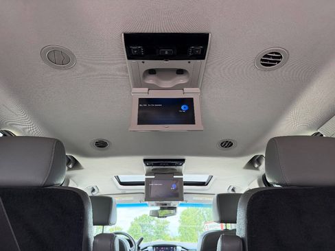 Used 2015 Chevrolet Suburban LT AWD/4WD image 25