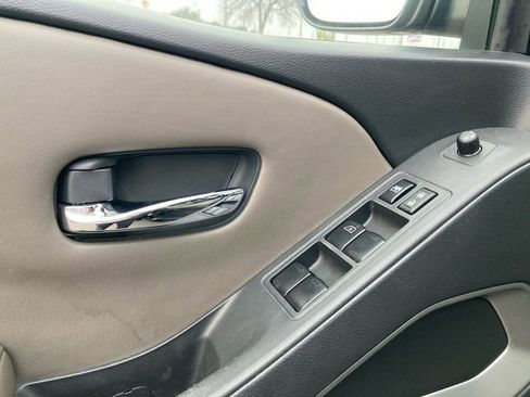 Used 2024 Nissan Frontier SV image 14