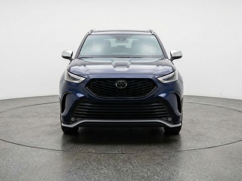 Used 2025 Toyota Highlander XSE image 2