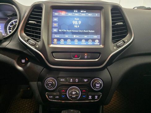 Used 2022 Jeep Cherokee Trailhawk w/ Trailer Tow Group image 14