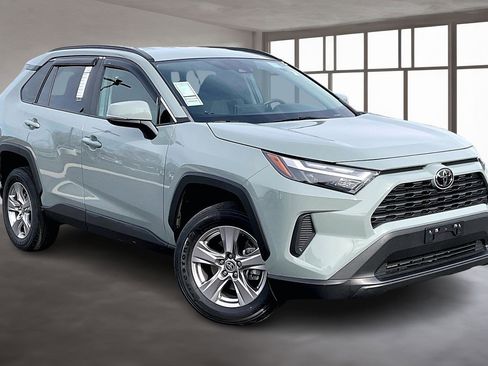 Used 2022 Toyota RAV4 XLE image 1