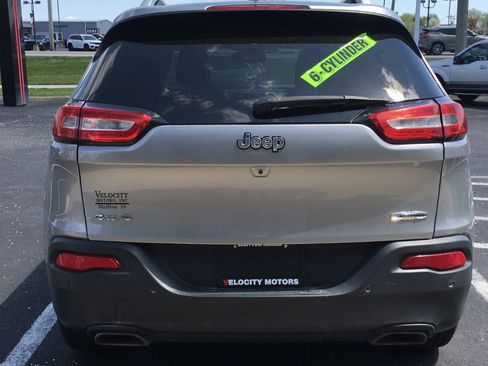 Used 2017 Jeep Cherokee Latitude w/ Safety/Convenience Group image 5
