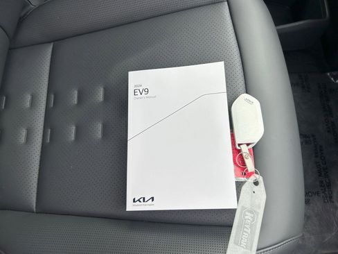 Used 2024 Kia EV9 Wind image 23