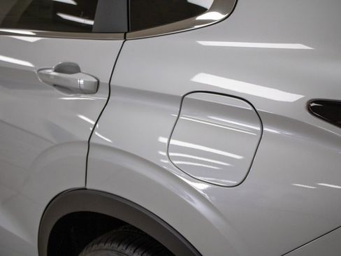 Used 2023 Mitsubishi Outlander SEL image 12