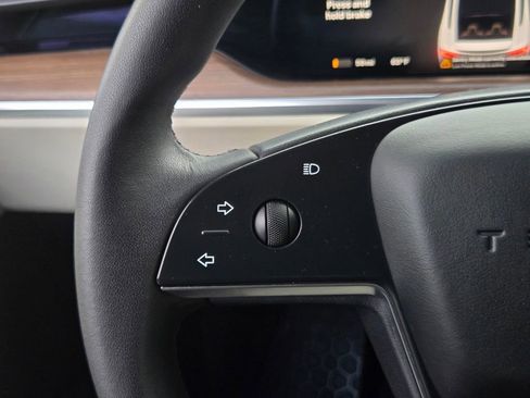 Used 2023 Tesla Model X image 25