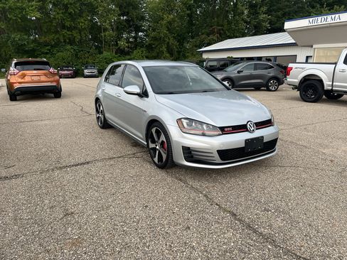 Used 2016 Volkswagen Golf 4-Door FWD image 9