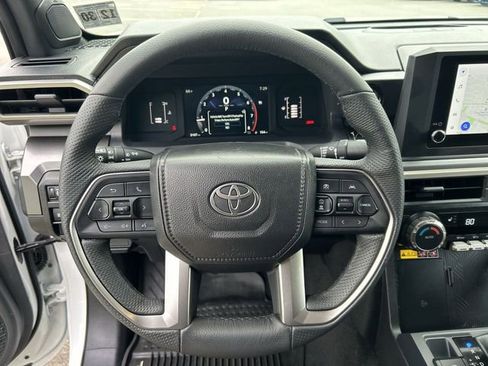 Used 2025 Toyota Tacoma SR5 w/ SR5 Upgrade Package AWD/4WD image 18